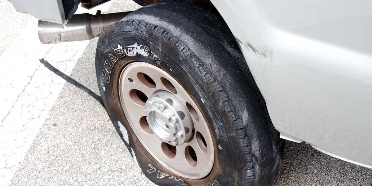 عکس ترکیدن لاستیک خودرو