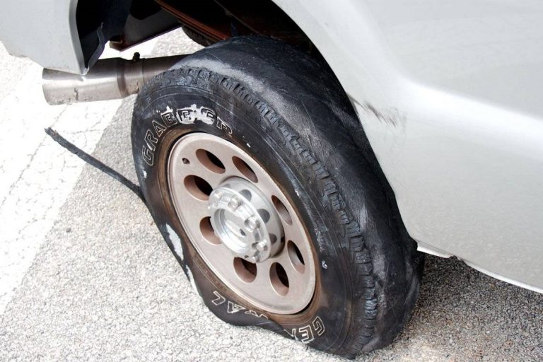 عکس ترکیدن لاستیک خودرو