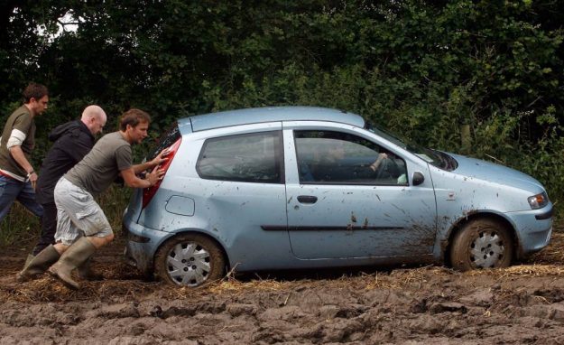 خارج کردن خودرو از گل
