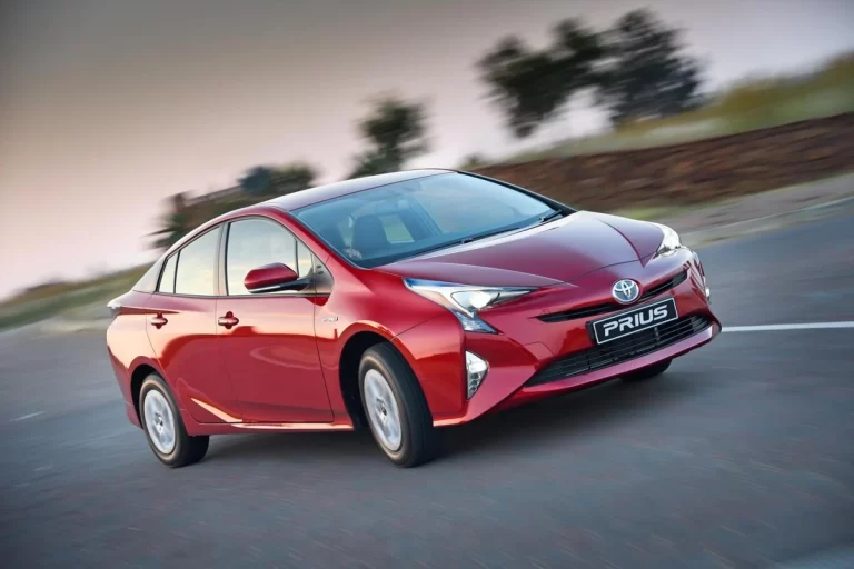 سرویس دوره ای تویوتا پریوس